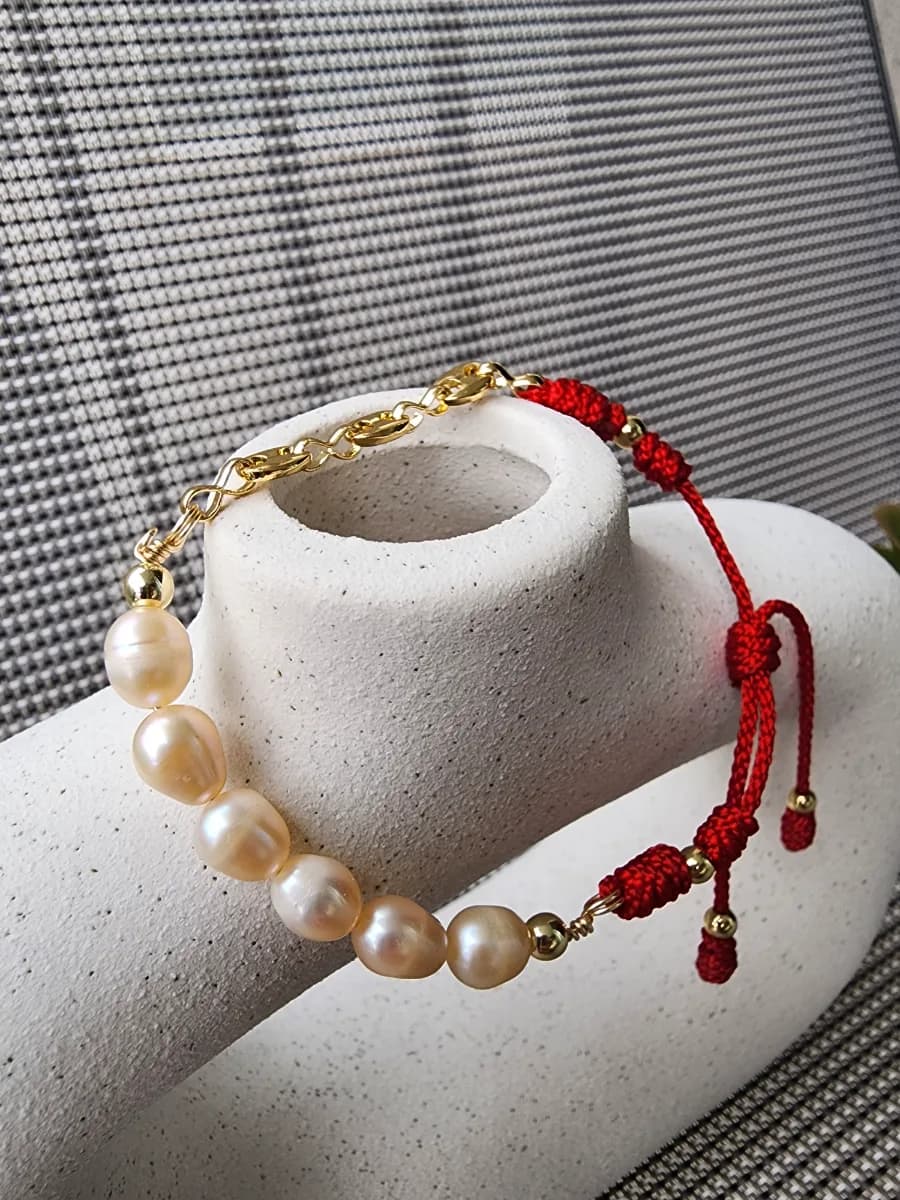 Pulseras Gucci y perlas ajustables